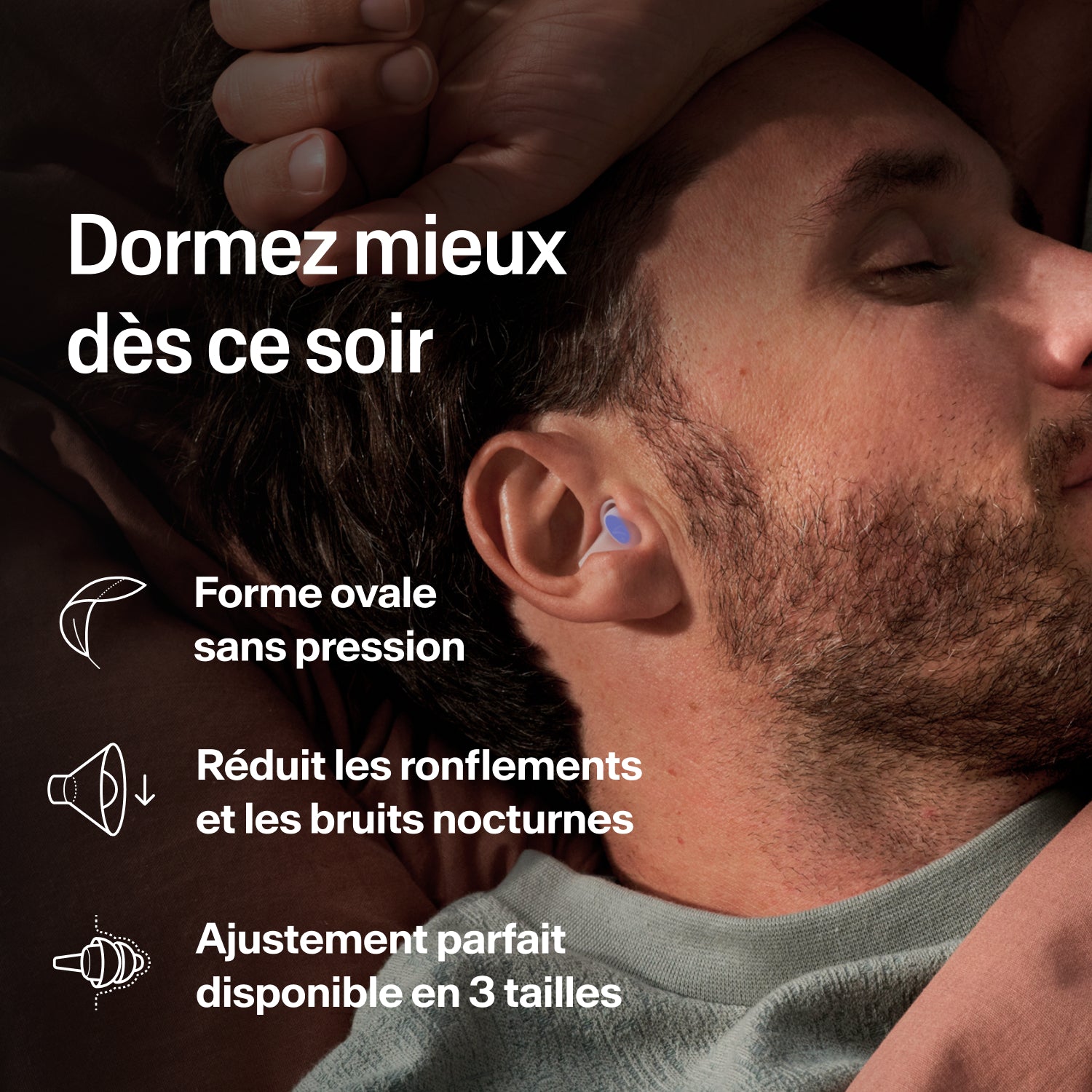 Homme endormi sur le côté portant un bouchon Alpine SleepDeep taille L contre ronflements et bruit nocturne  